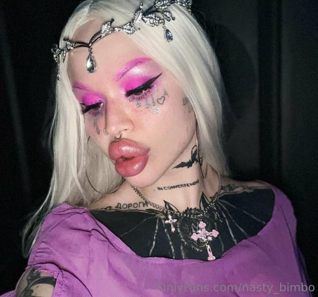 Nasty bimbo nude model pics