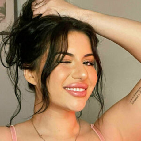 mollyblairxxx naked pornstar image