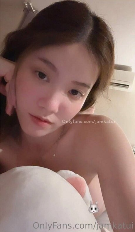 Katuuui model naked pics