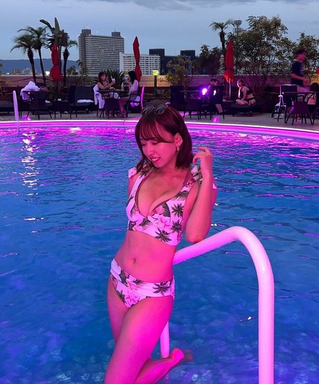 krm___320 pornographic model pic