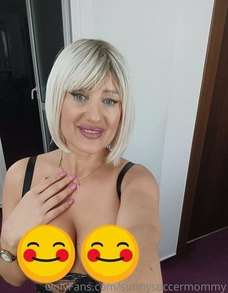 blonde babe onlyfans art naked gallery