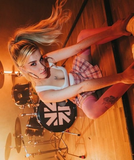 Samantha OT nude star archive