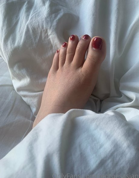 redtoesasian nude star galleries