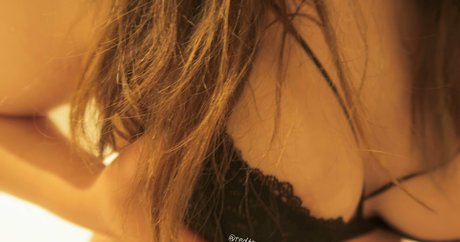 redtoesasian free actress pic