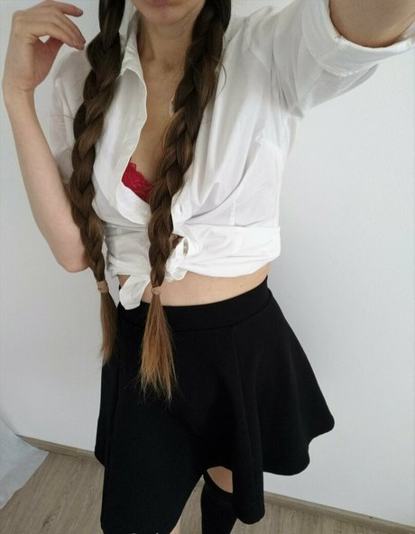 cute girlfriend model nude archive