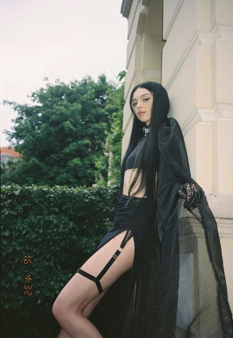 by owl high quality actress pictures