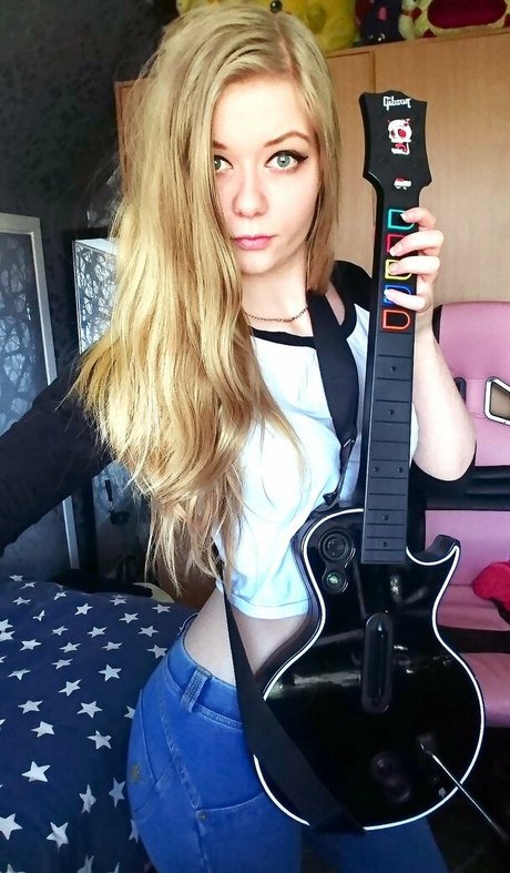 Purrluna nudes star pic