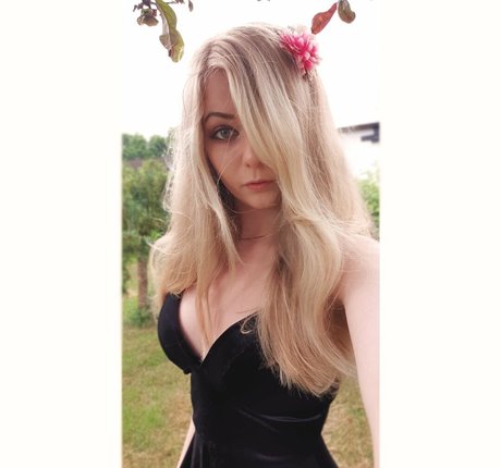 Purrluna model hd images