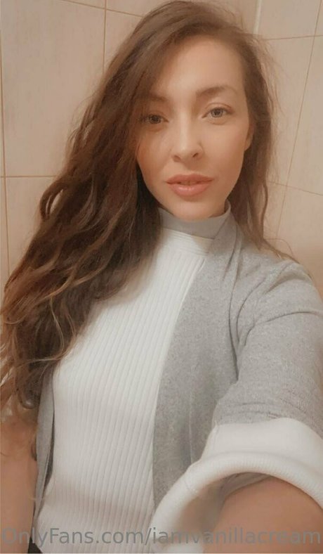 iamvanillacream beautiful model photo