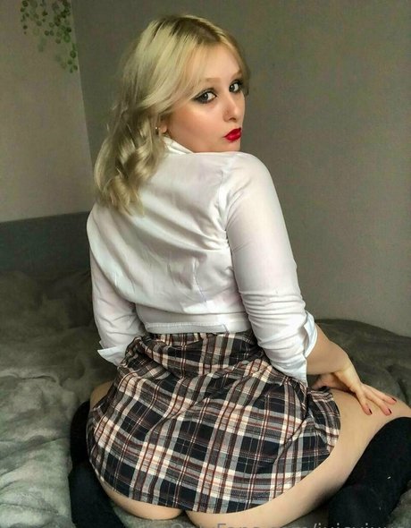 juicyjuus model beautiful photos