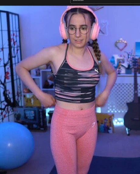 Millie Mossiae model nude photo