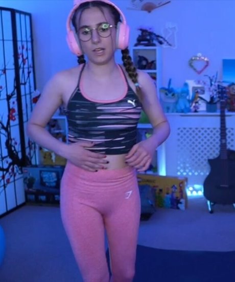 Millie Mossiae model sex image