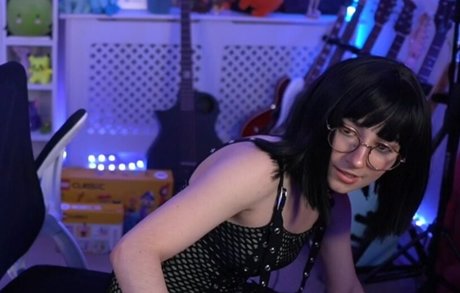 Millie Mossiae erotic actress pictures