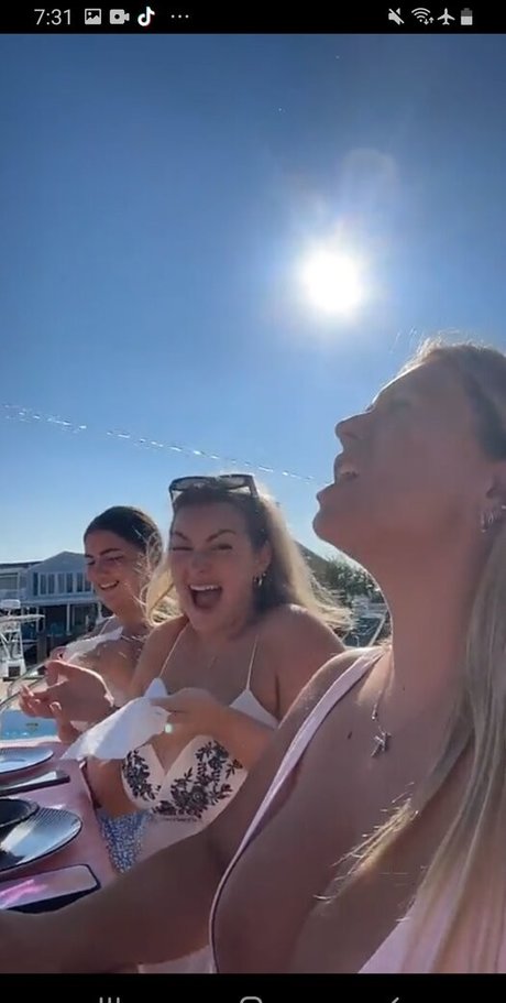 busty redhead teen onlyfans art naked pics