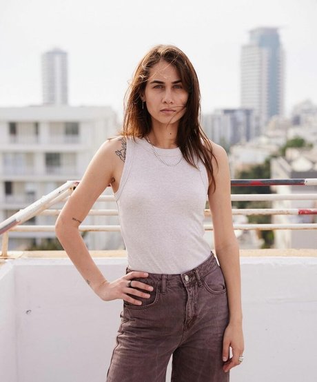 Emma Goldberg naked model gallery