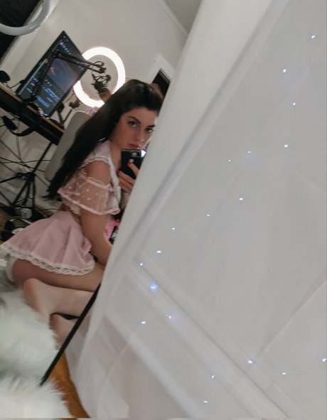 KiraChats xxx model picture