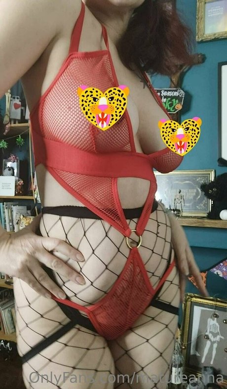 matureanna model hd picture