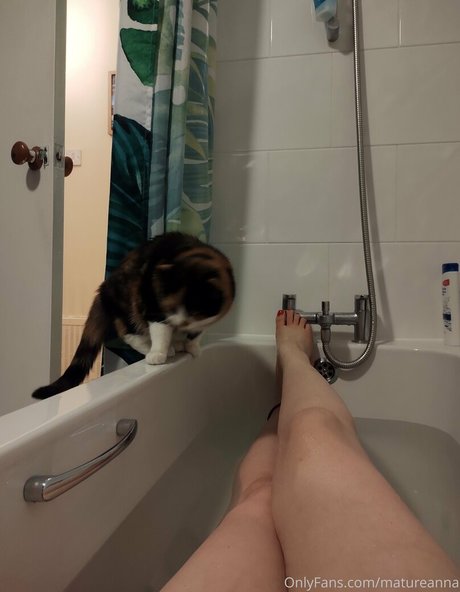 matureanna nude model archive