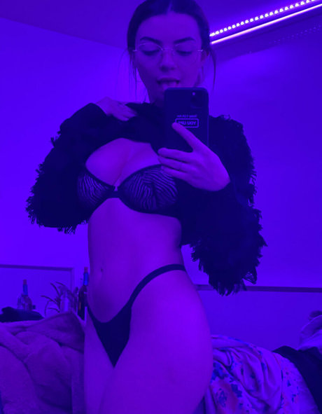 Tylenaaa pornographic star photos