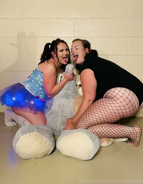 dom maiden420 nudes model pic