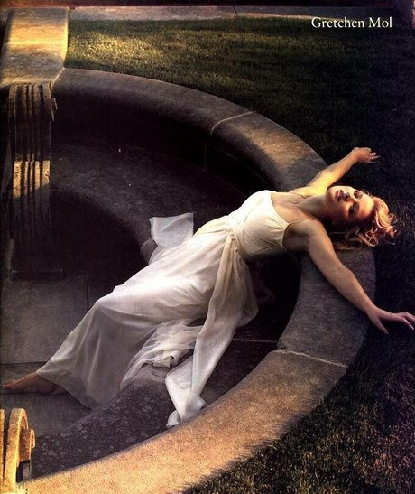 Gretchen Mol nude model picture