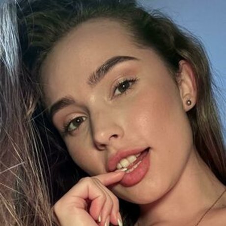 blonde shemale onlyfans perfect pic