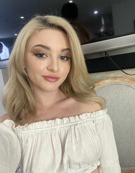 black female onlyfans erotic pic