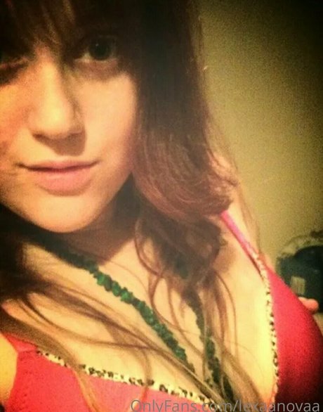 lexaanovaa model perfect image