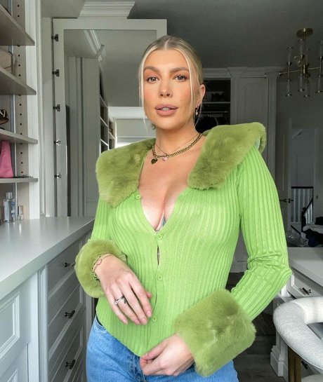 Olivia Buckland model hd img