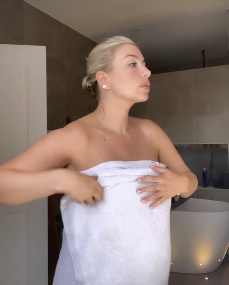 Olivia Buckland xxx model photos