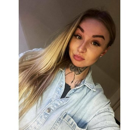 sweetcheeksjuliefree adult star img