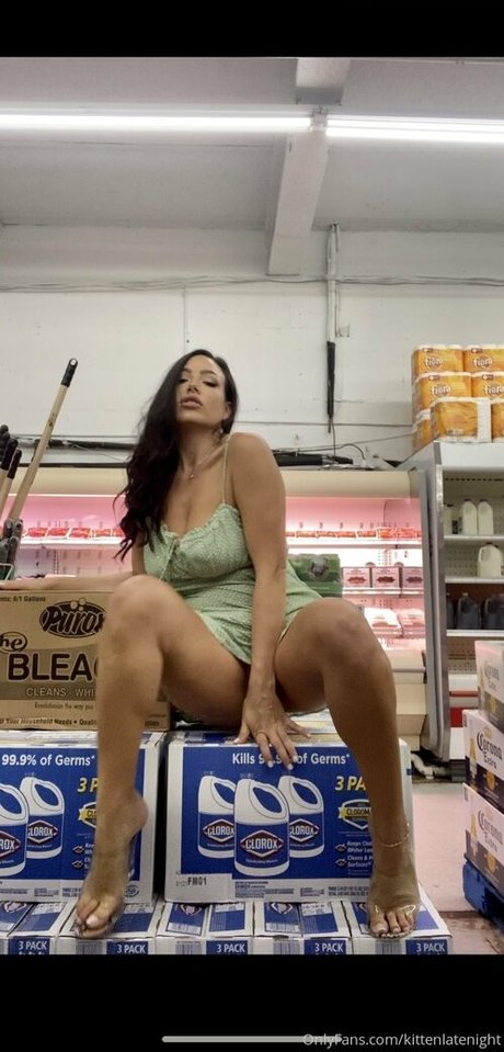 kittenlatenight model xxx photos