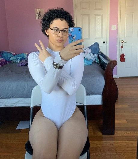 Thick Diamond model nice pics