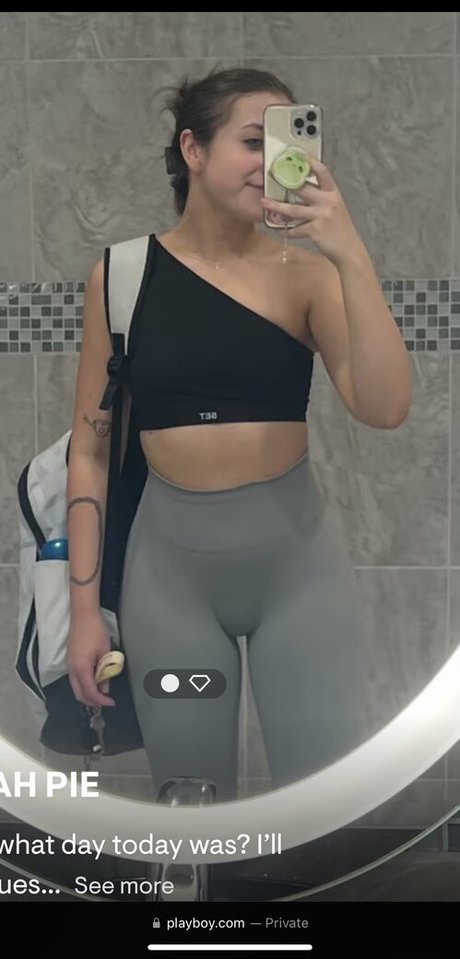 Shortypie model art photo