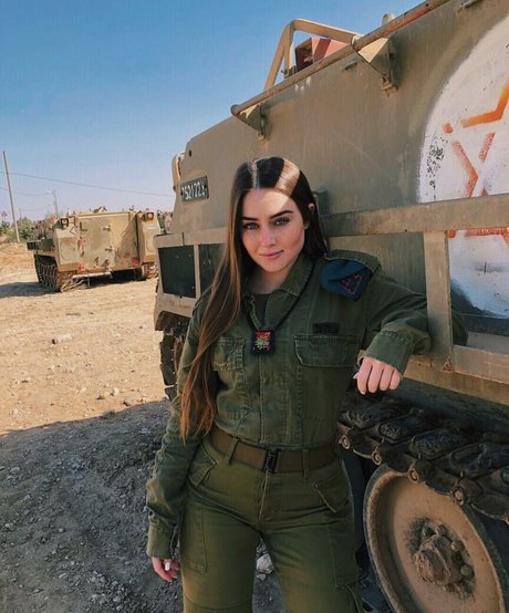 Effy Palarya star nude gallery