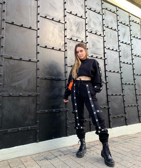 Effy Palarya exclusive star image