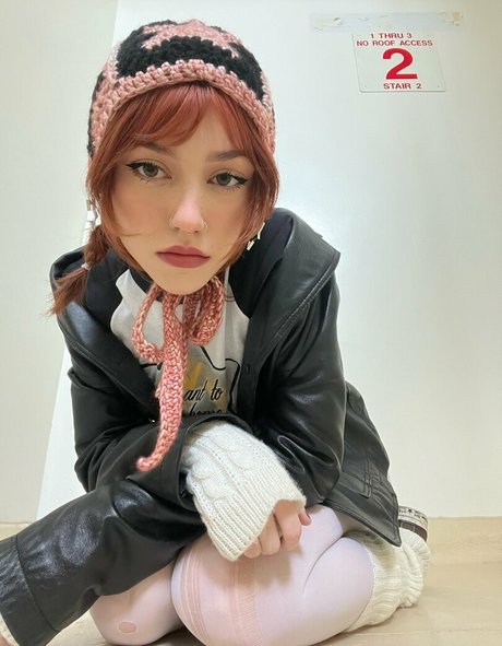 Kailee Morgue model erotic photo