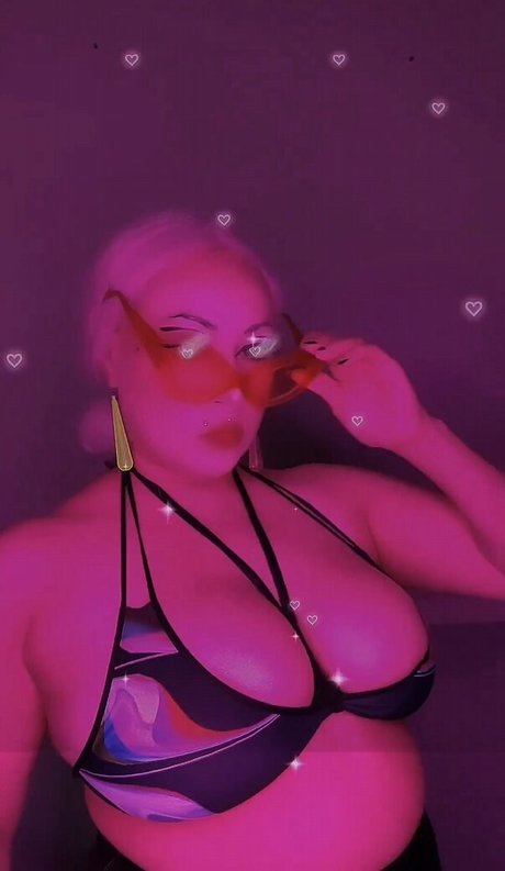 TechNoirCandy model adult pictures