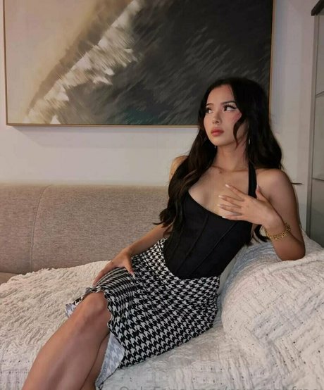 minaashfree xxx model image