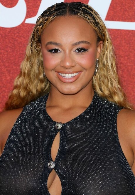 Nia Sioux high quality model pics