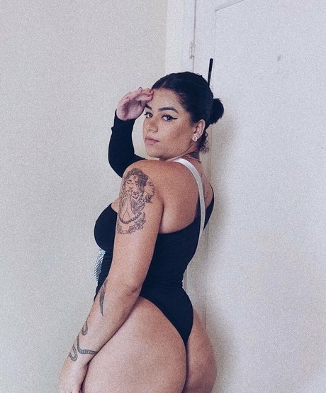 Kennya Raposo art model gallery