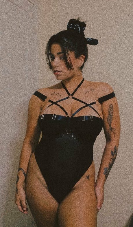 Kennya Raposo star best images