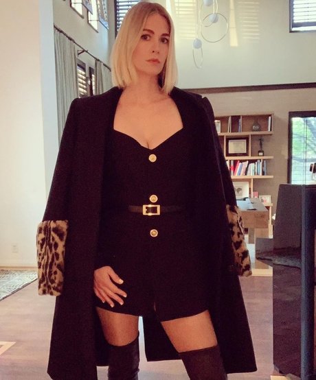 January Jones art star picture