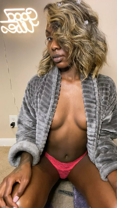 vipsweetonyxx star porn photo