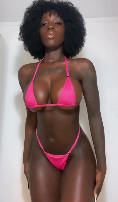 Tucha Sambu pornstar erotic img