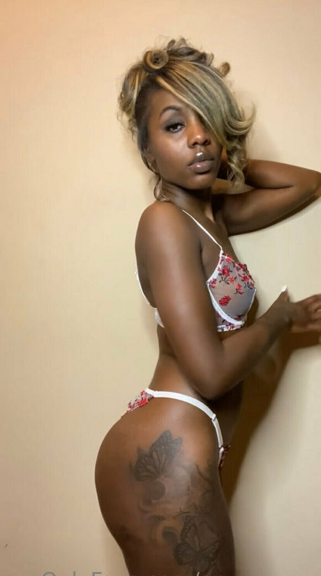 sexy mom onlyfans art naked images