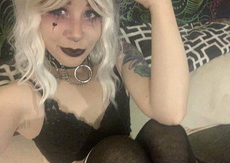 knottyfay Profile photo