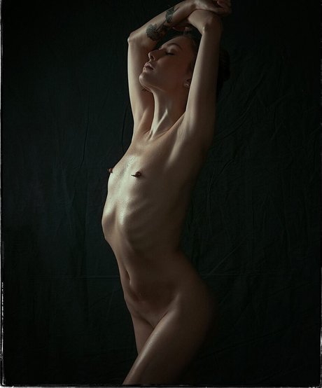 AsiaLily model high quality pic