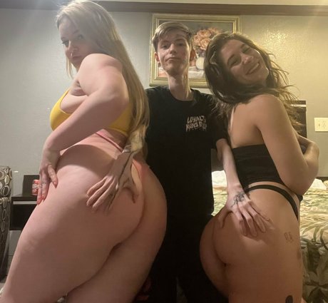 Long Neck free pornstar image