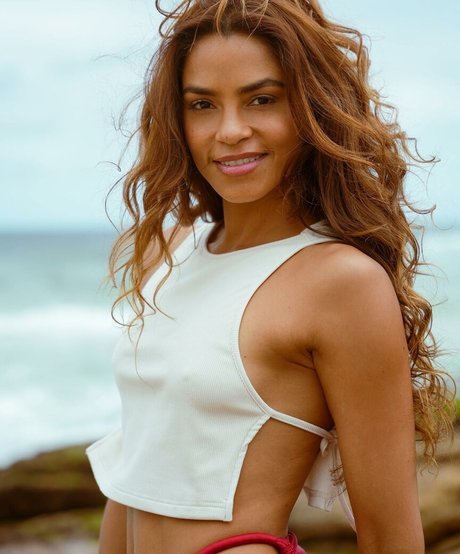 Lucy Alves hot model images